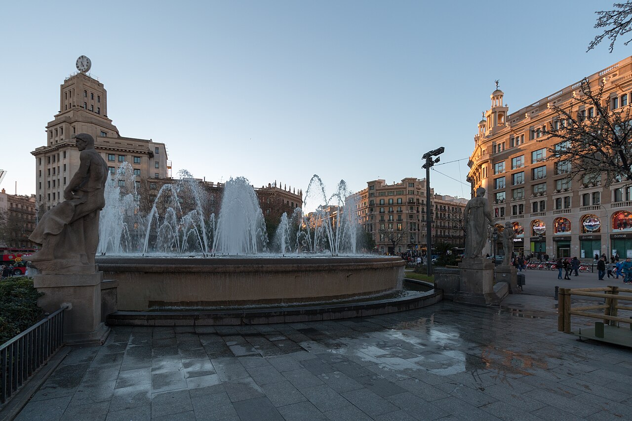 Plaça de Catalunya mit Zwillingsbrunnen